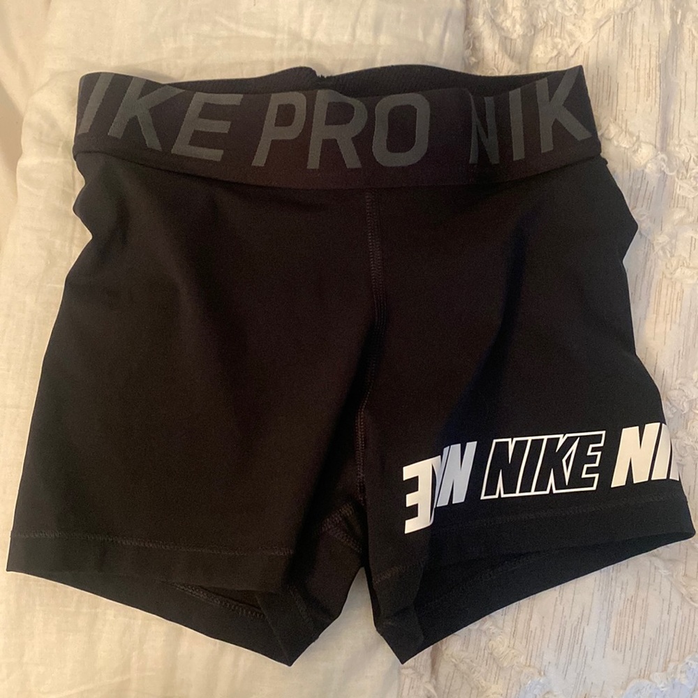 Nike pro shorts 🤍